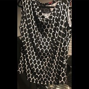 💥 Blk & Wht Lane Bryant sleeveless top 18/20 $17